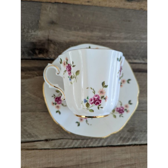 Vintage Royal Grafton Fine Bone China Teacup and Saucer Made in England - Picture 2 of 6